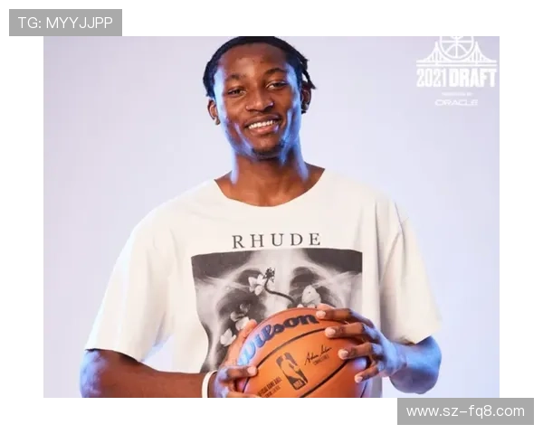 卡斯尔无球跑动制造空位，提升魔术外线火力